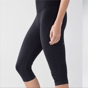 Lululemon | In The Flow Crop Heather Deep Coal 6